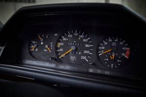 Image 95/100 of Mercedes-Benz 230 TE (1990)