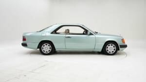 Bild 6/15 von Mercedes-Benz 300 CE (1992)