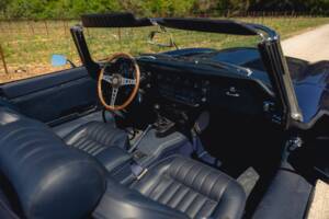 Image 36/50 de Jaguar E-Type (1969)