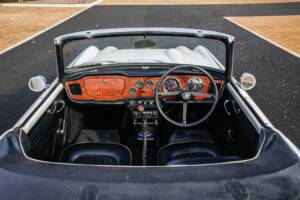 Image 32/42 of Triumph TR 4A (1966)