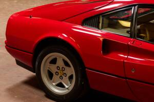 Image 32/79 of Ferrari 328 GTB (1985)
