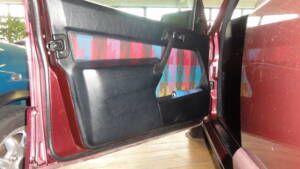 Image 77/137 of Mercedes-Benz 190 E 1.8 Avantgarde &quot;Rosso&quot; (1992)