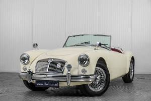 Image 3/50 of MG MGA 1500 (1958)