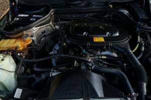 Image 27/50 of Mercedes-Benz 200 E (1992)