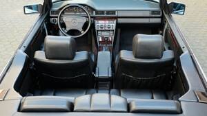 Image 43/74 of Mercedes-Benz E 320 (1997)