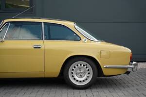 Bild 10/50 von Alfa Romeo 2000 GT Veloce (1975)