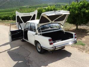 Image 4/5 of BMW 1500 (1963)
