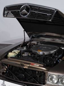 Image 22/50 of Mercedes-Benz 560 SL (1988)