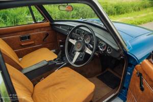 Image 18/40 of MG MGB GT V8 (1973)