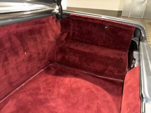 Image 9/16 of Mercedes-Benz 560 SL (1988)