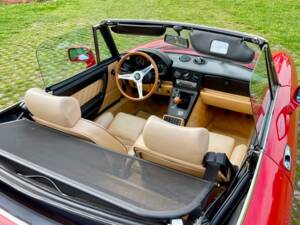 Bild 17/23 von Alfa Romeo 2.0 Spider (1991)