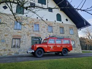 Image 3/54 of Land Rover 109 (1970)