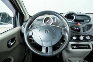 Bild 8/41 von Renault Twingo 1.2 16V (2008)