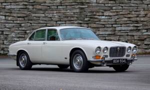 Image 1/50 of Jaguar XJ 6 4.2 (1972)