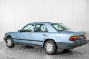 Bild 6/50 von Mercedes-Benz 230 E (1985)