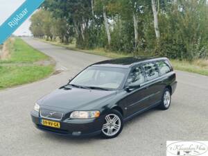 Image 1/40 de Volvo V 70 2.4 (2005)