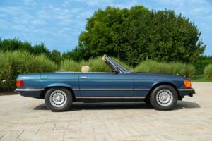 Image 6/50 de Mercedes-Benz 450 SL (1977)