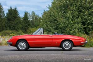 Image 17/44 of Alfa Romeo 1750 Spider Veloce (1969)