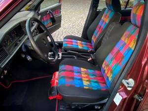 Image 14/27 of Mercedes-Benz 190 E 1.8 Avantgarde &quot;Rosso&quot; (1993)