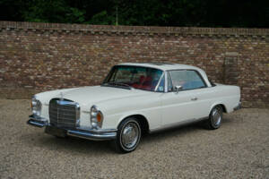 Image 20/50 of Mercedes-Benz 280 SE 3,5 (1970)