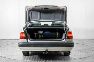 Bild 42/50 von Volvo 940 2.3i (1996)