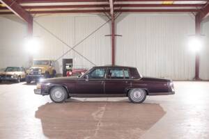 Image 12/58 of Cadillac Brougham Elegance (1988)
