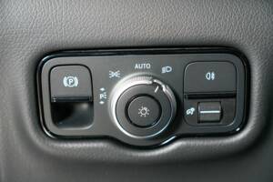 Image 35/50 de Mercedes-Benz V 300 d (2025)