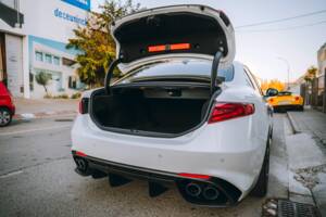 Bild 24/26 von Alfa Romeo Giulia Quadrifoglio (2017)