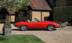 Image 2/41 de Jaguar E-Type (1968)