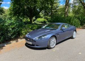Bild 27/46 von Aston Martin DB 9 (2010)