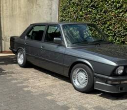 Bild 20/21 von BMW 520i (1987)