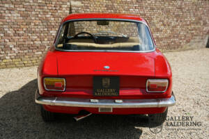 Imagen 5/50 de Alfa Romeo Giulia GT 1300 Junior (1975)