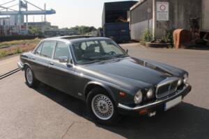 Image 1/12 of Daimler Double Six (1992)