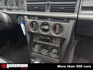Bild 12/15 von Mercedes-Benz 190 E 2.5-16V (1991)