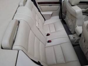 Image 10/42 of Mercedes-Benz 300 CE-24 (1993)