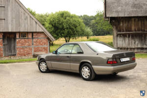 Bild 4/74 von Mercedes-Benz E 320 (1994)