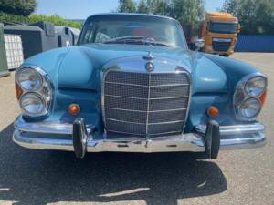 Image 6/8 of Mercedes-Benz 220 SE b (1962)
