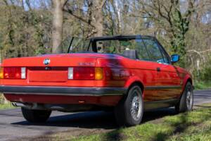 Image 6/8 of BMW 320i (1990)