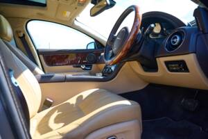 Bild 46/50 von Jaguar XJ 5.0 (2010)