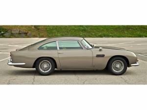 Image 38/44 of Aston Martin DB 5 (1964)