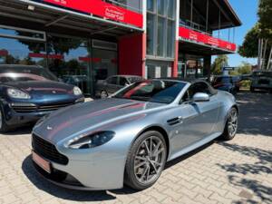 Image 14/43 of Aston Martin V8 Vantage S (2017)