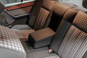 Image 27/40 de Mercedes-Benz E 220 (1995)