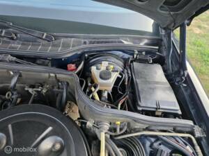 Image 46/50 de Mercedes-Benz 300 SE (1989)