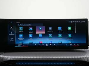Image 19/50 of BMW 330i xDrive Touring (2025)