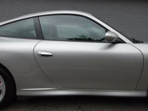 Immagine 34/100 di Porsche 911 Carrera 4S (2002)