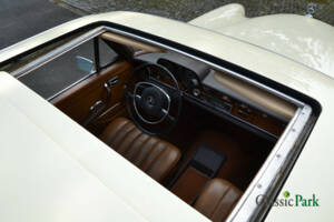 Image 9/49 of Mercedes-Benz 280 SE 3,5 (1972)