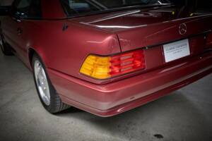 Bild 17/99 von Mercedes-Benz SL 320 (1995)