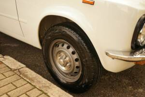 Image 14/100 of Alfa Romeo Giulia Nuova Super 1300 (1977)