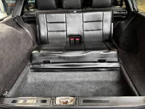 Bild 47/54 von Mercedes-Benz 300 TD Turbo (1993)
