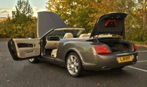 Image 14/50 of Bentley Continental GTC (2011)